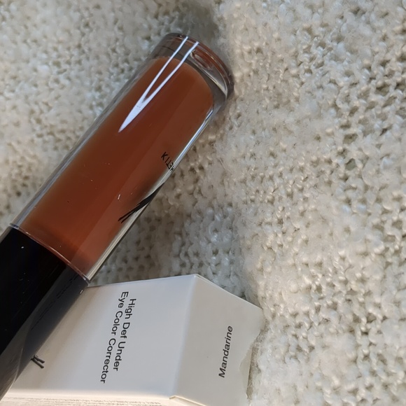 V KOSMETIK Under Eye Corrector in MANDARINE, 4.5ml/0.15fl oz - Picture 7 of 7